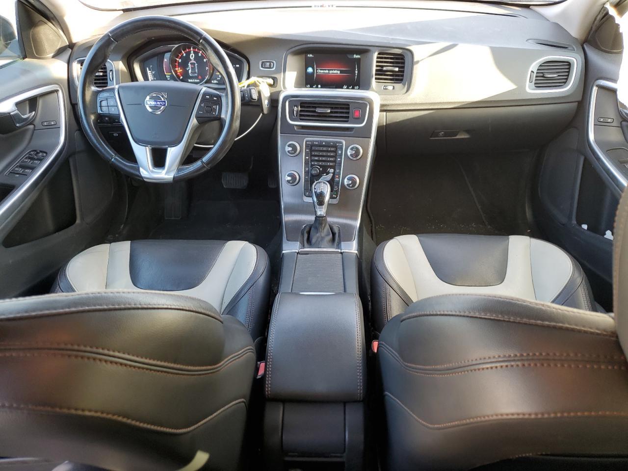 2016 VOLVO V60