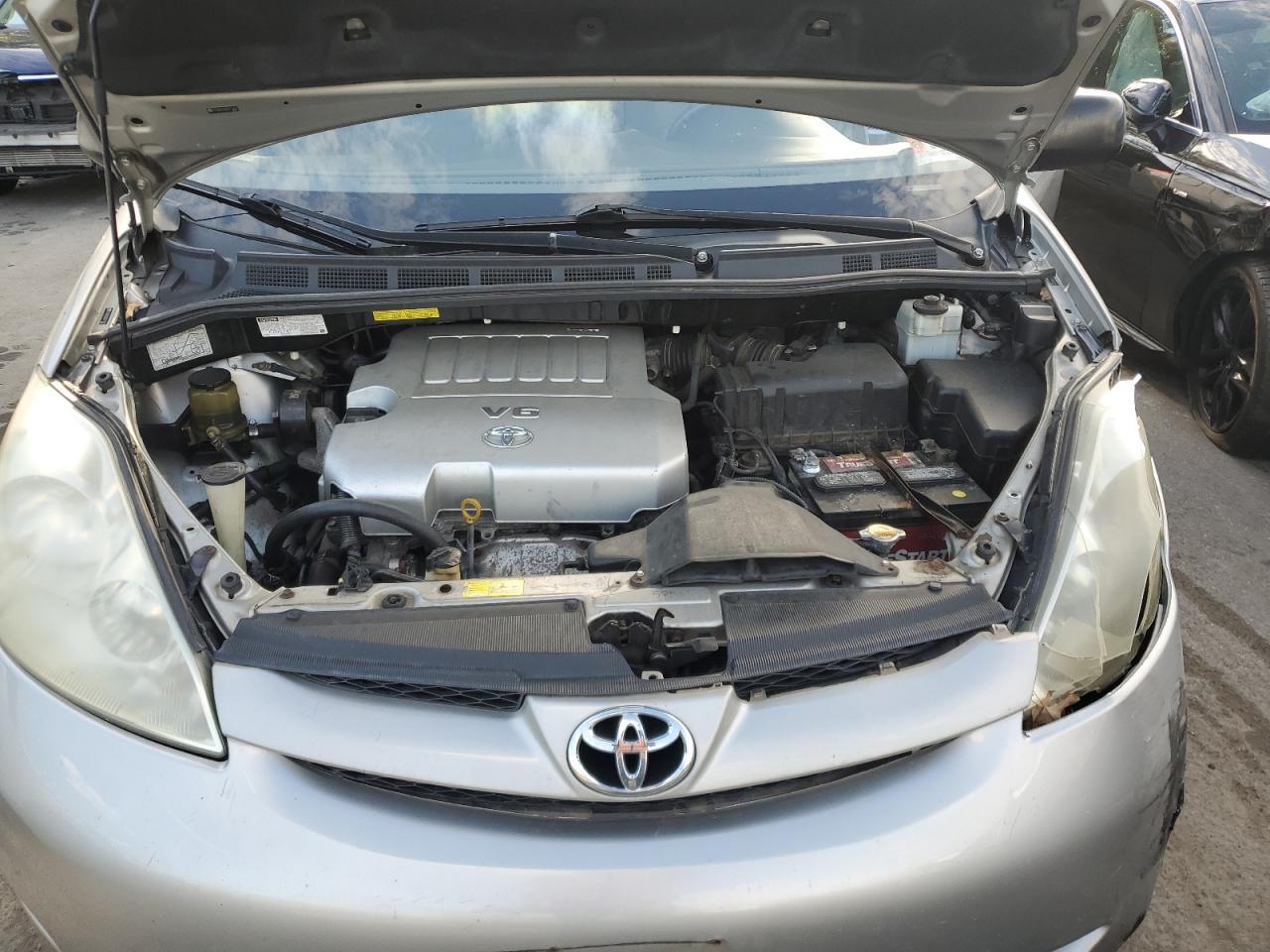 2009 TOYOTA SIENNA