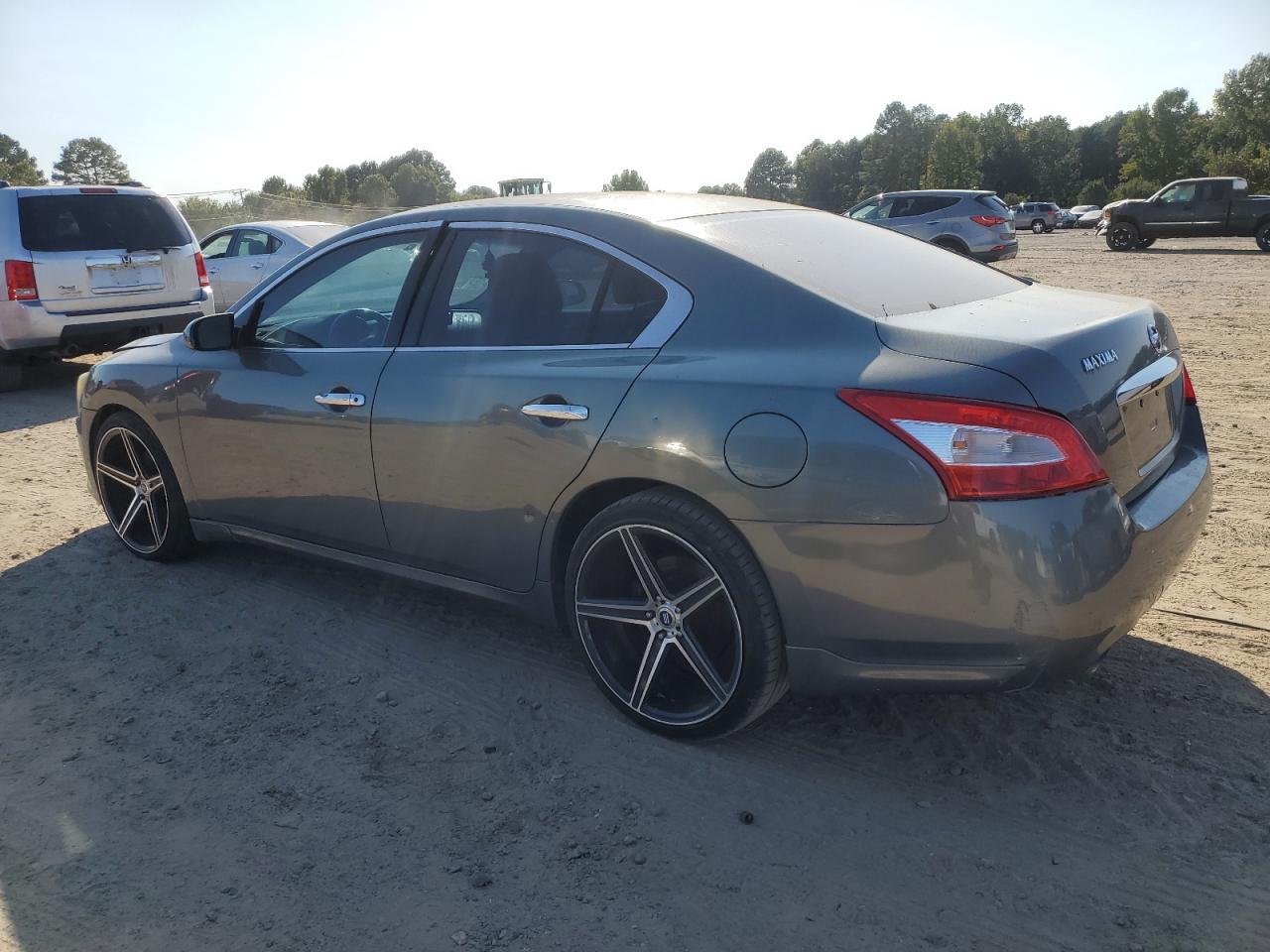2010 NISSAN Maxima