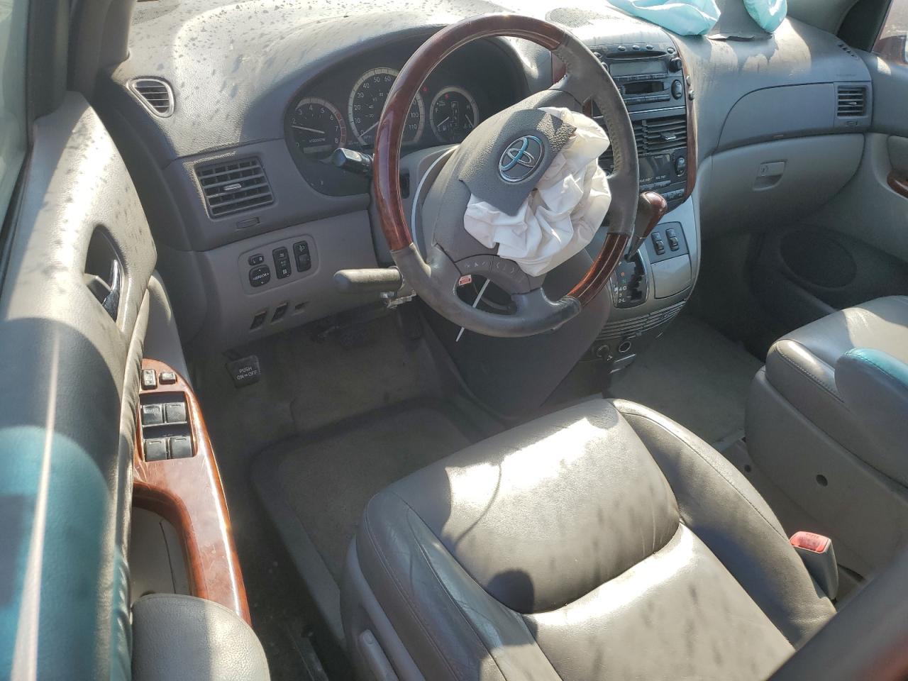 2005 TOYOTA SIENNA