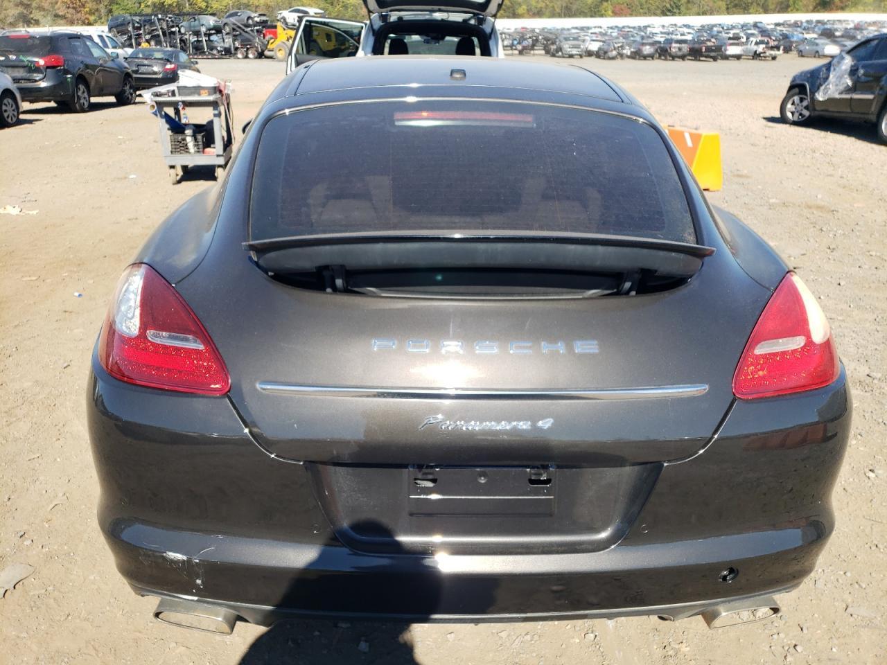 2011 PORSCHE Panamera