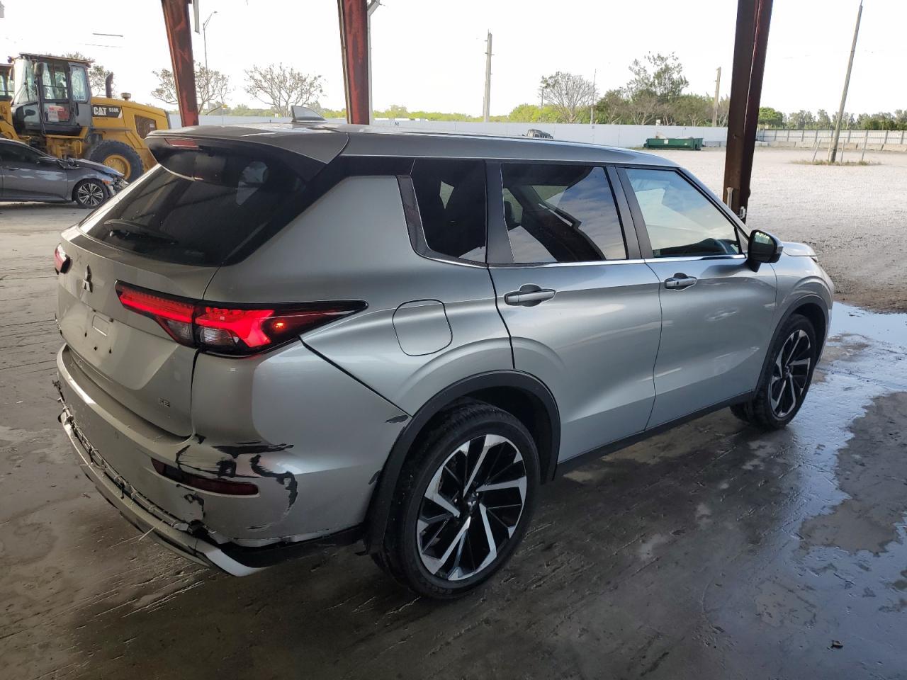 2023 MITSUBISHI outlander