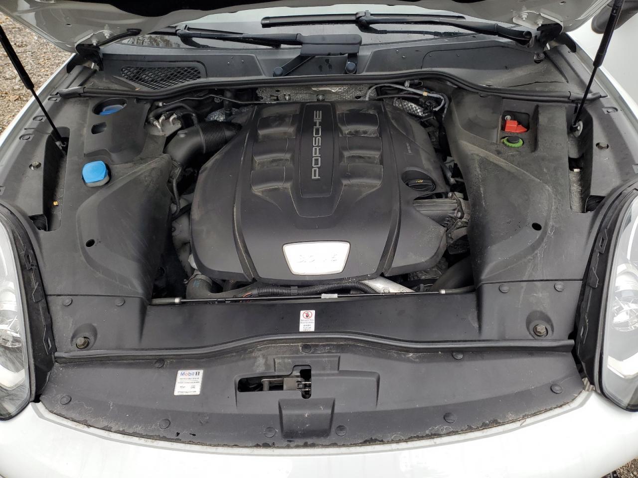 2015 PORSCHE CAYENNE