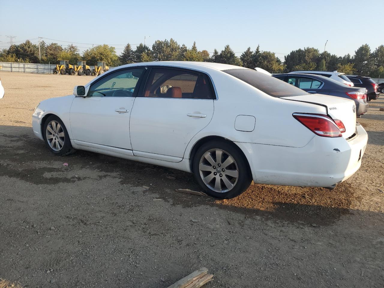2005 TOYOTA Avalon