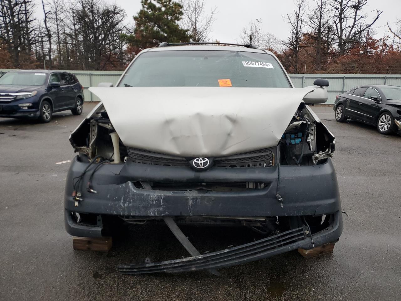 2004 TOYOTA SIENNA
