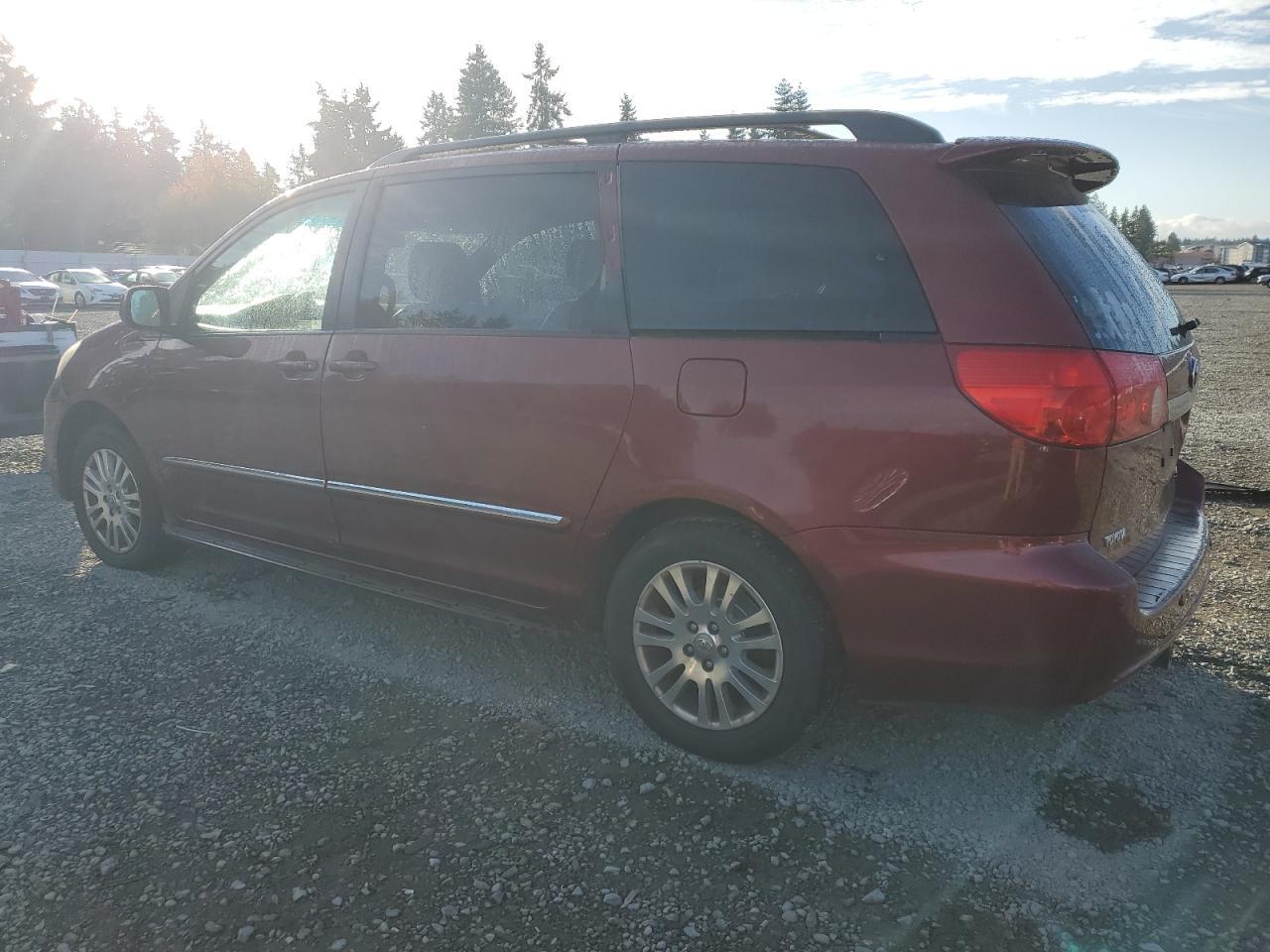 2010 TOYOTA SIENNA