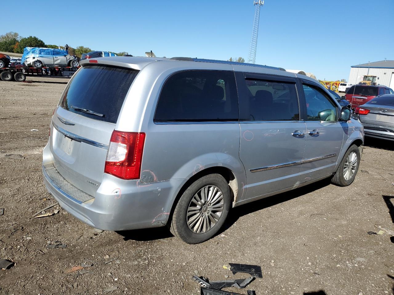 2012 CHRYSLER Town & Country