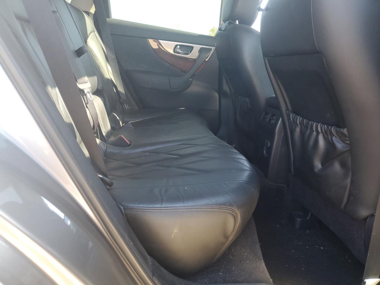 2011 INFINITI FX35