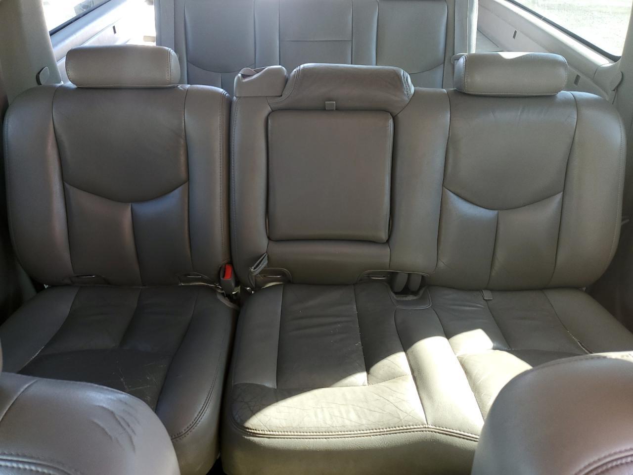 2004 CHEVROLET Suburban