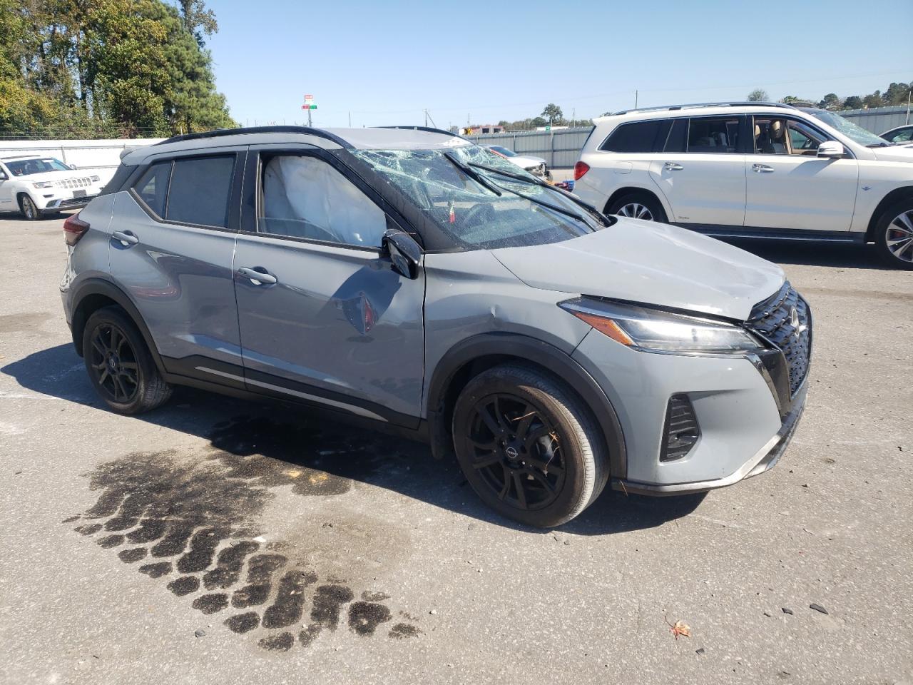 2024 NISSAN KICKS
