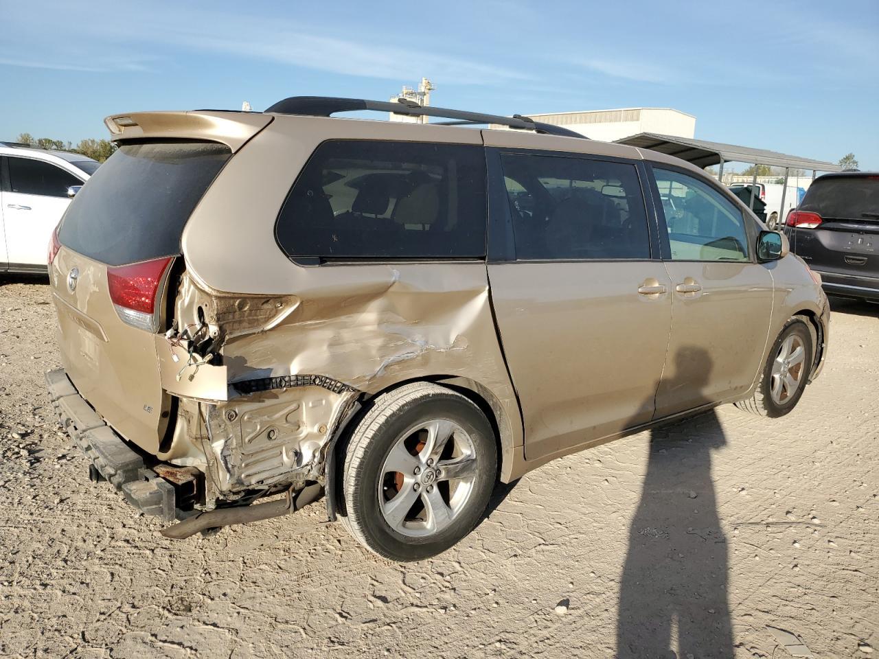 2012 TOYOTA SIENNA