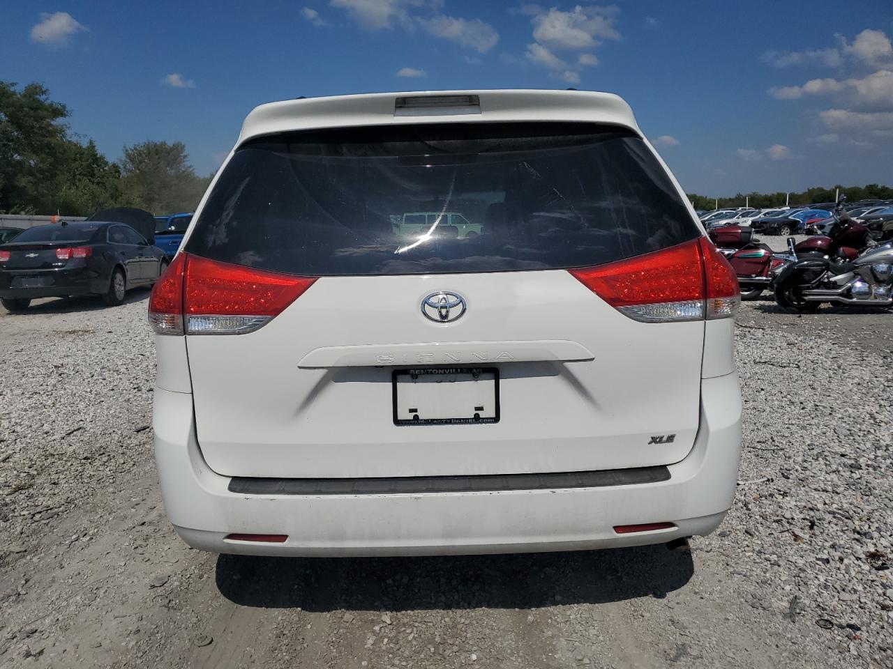 2012 TOYOTA SIENNA