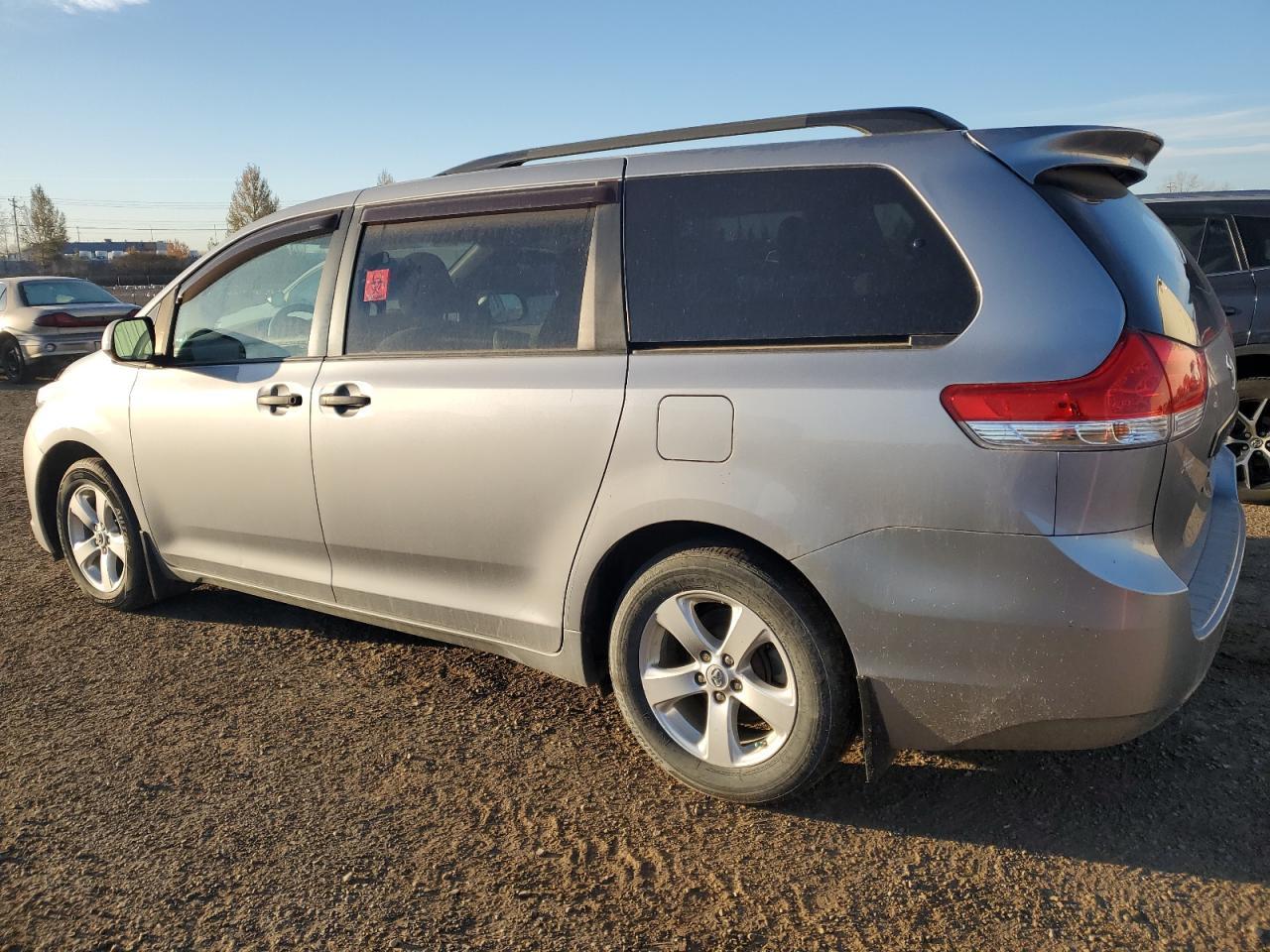 2011 TOYOTA SIENNA