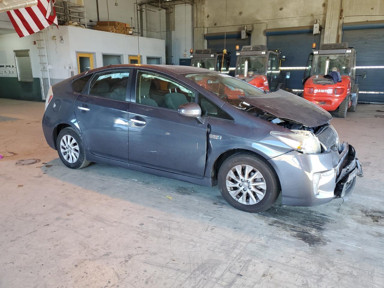 2014 TOYOTA Prius Plug-In