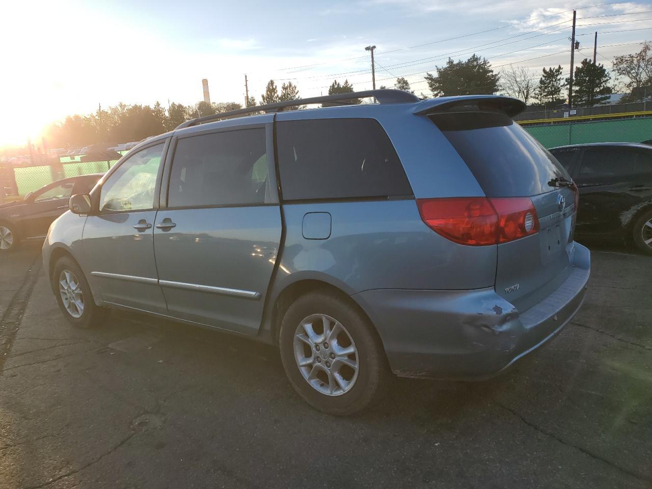 2006 TOYOTA SIENNA