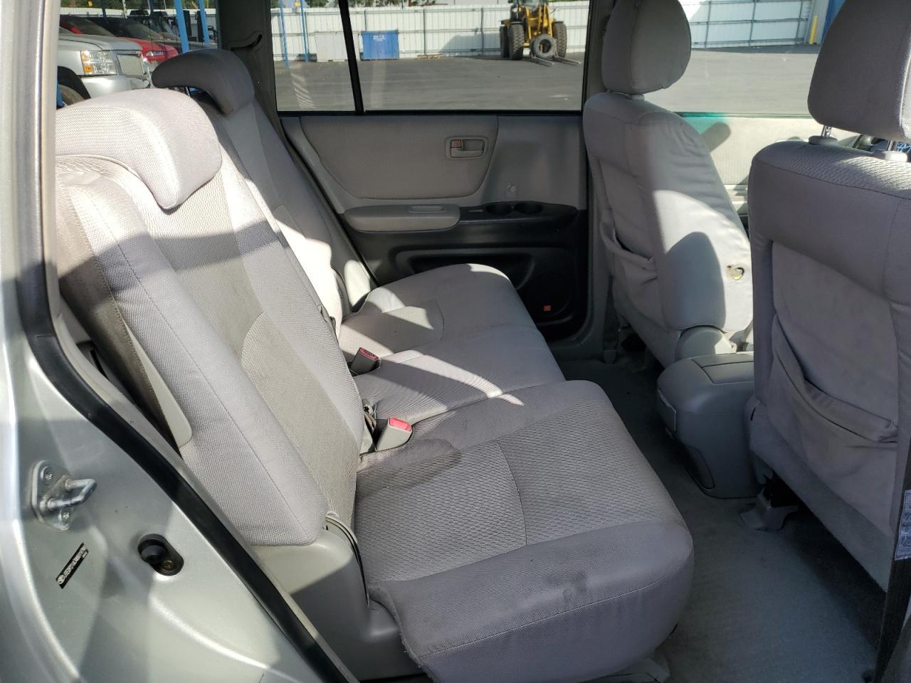 2004 TOYOTA HIGHLANDER