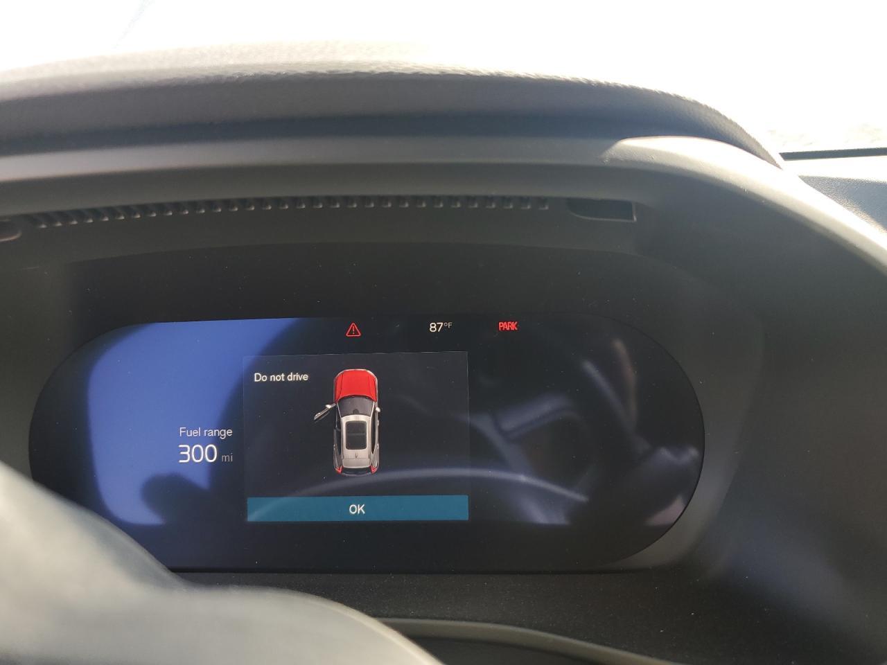 2025 VOLVO XC40
