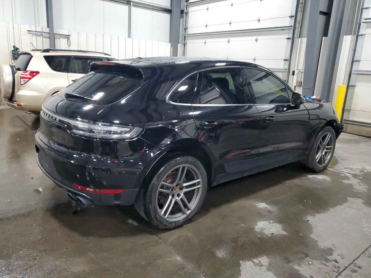 2019 PORSCHE Macan