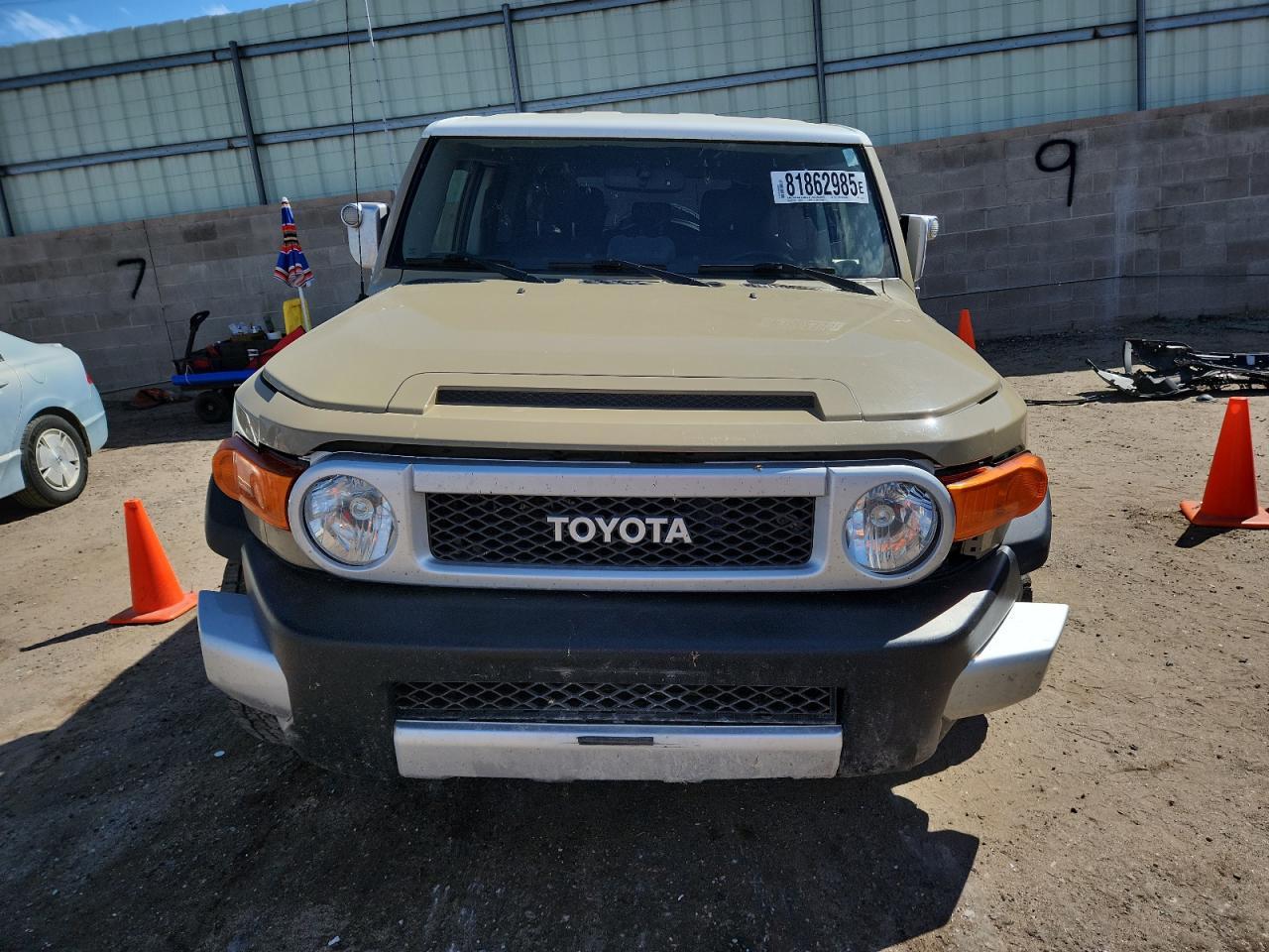 2014 TOYOTA FJ Cruiser