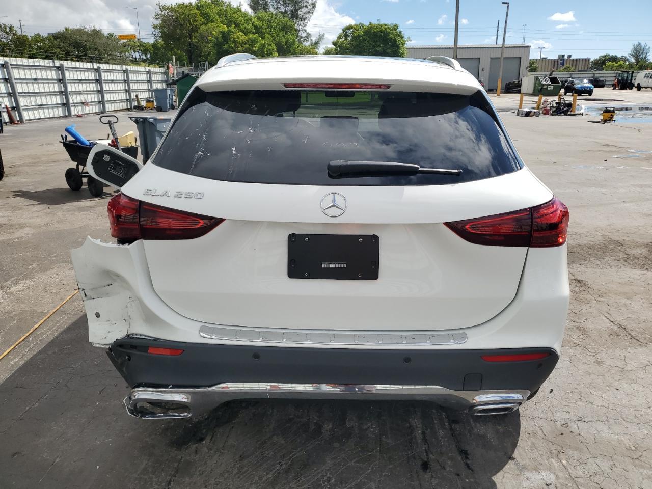 2025 MERCEDES-BENZ GLA-Class