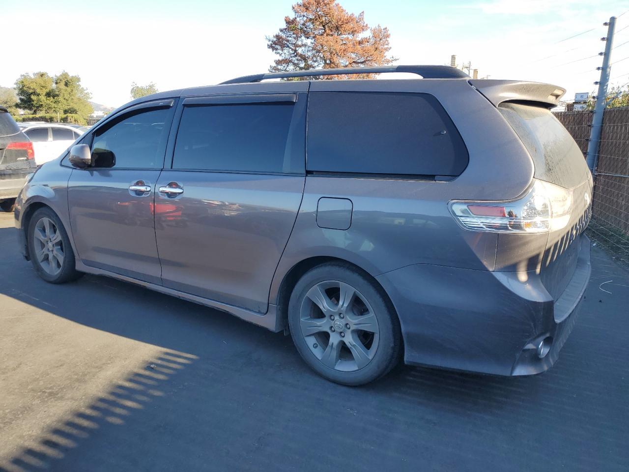 2015 TOYOTA SIENNA