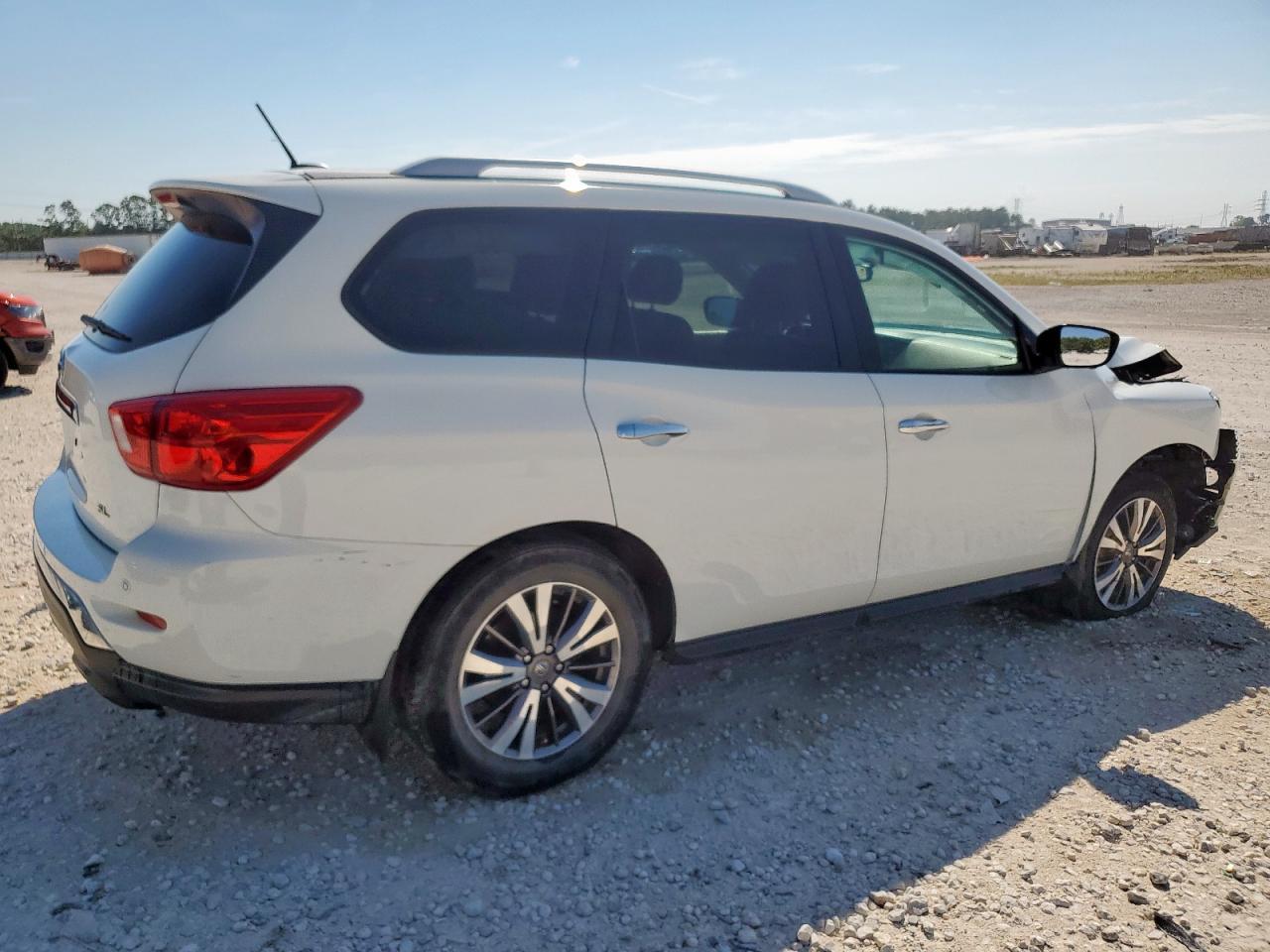 2017 NISSAN PATHFINDER