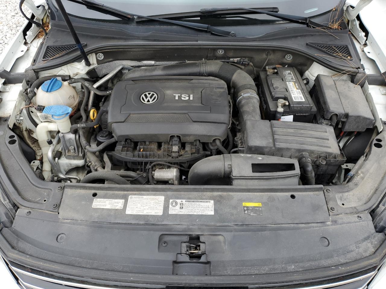 2017 VOLKSWAGEN Passat