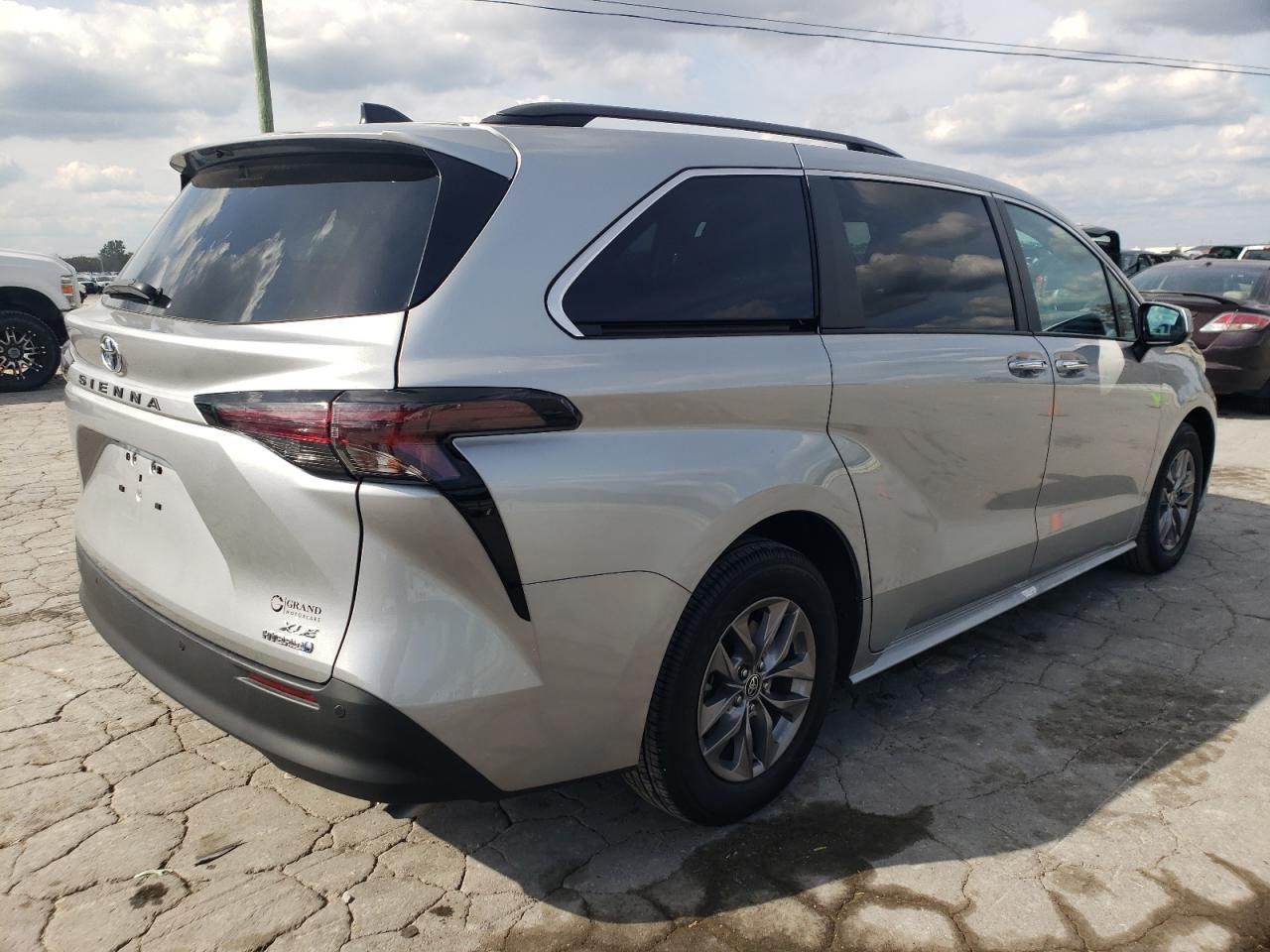 2024 TOYOTA SIENNA