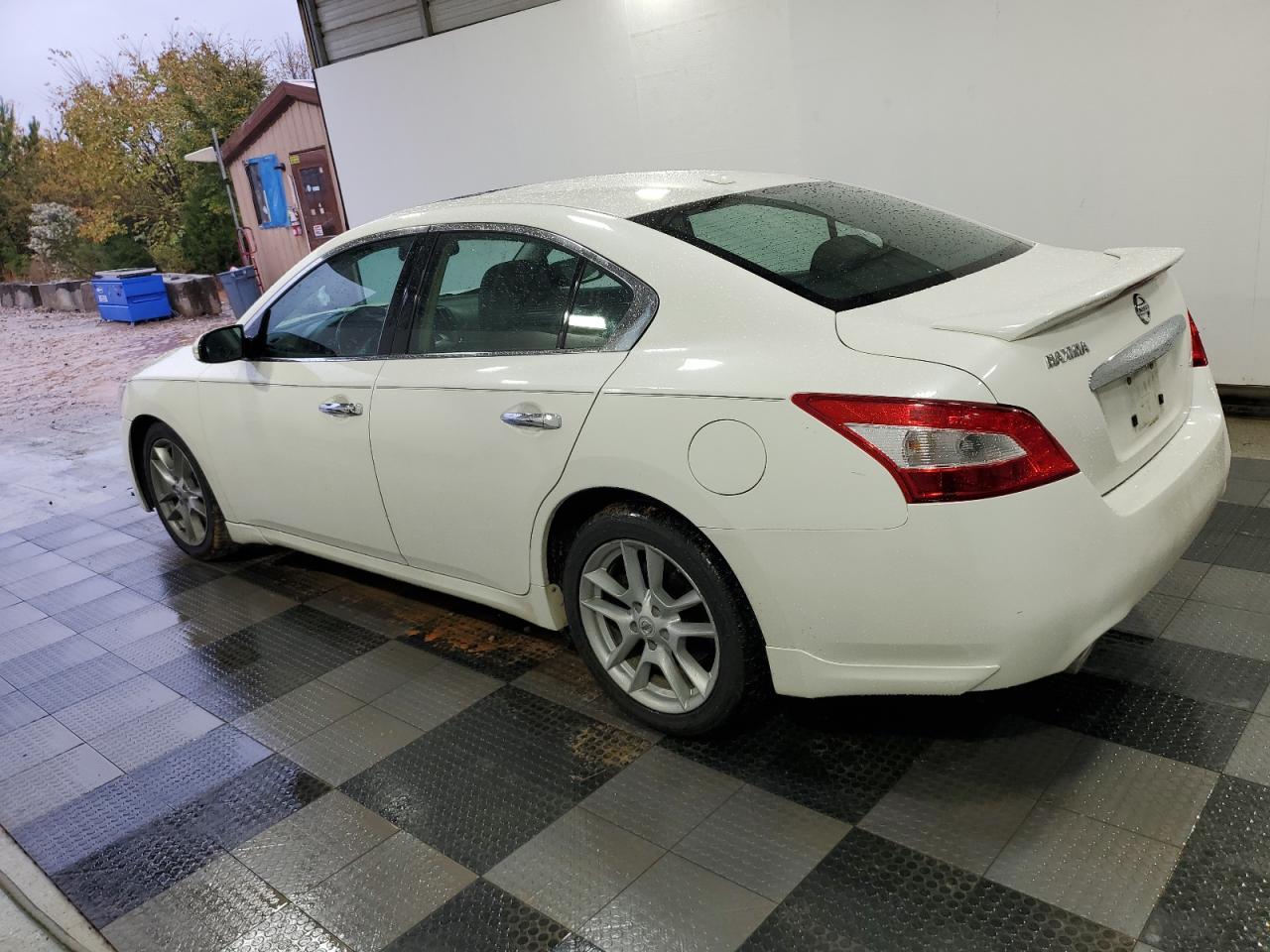 2011 NISSAN Maxima