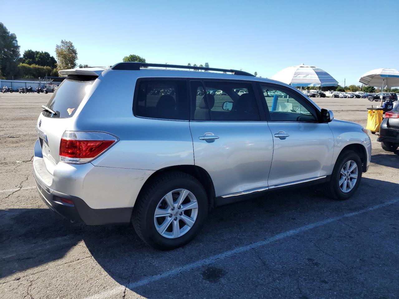 2011 TOYOTA HIGHLANDER