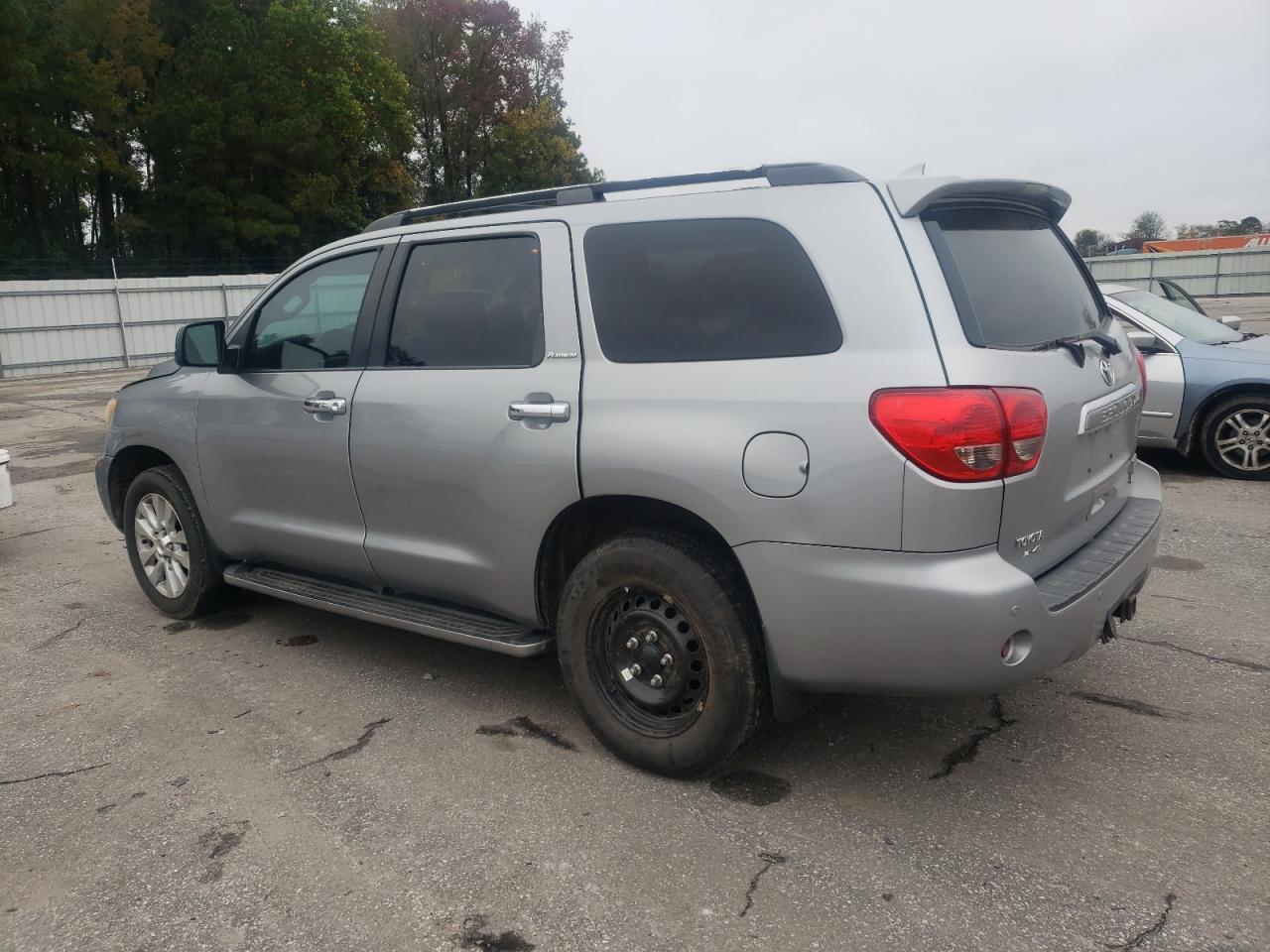 2010 TOYOTA Sequoia
