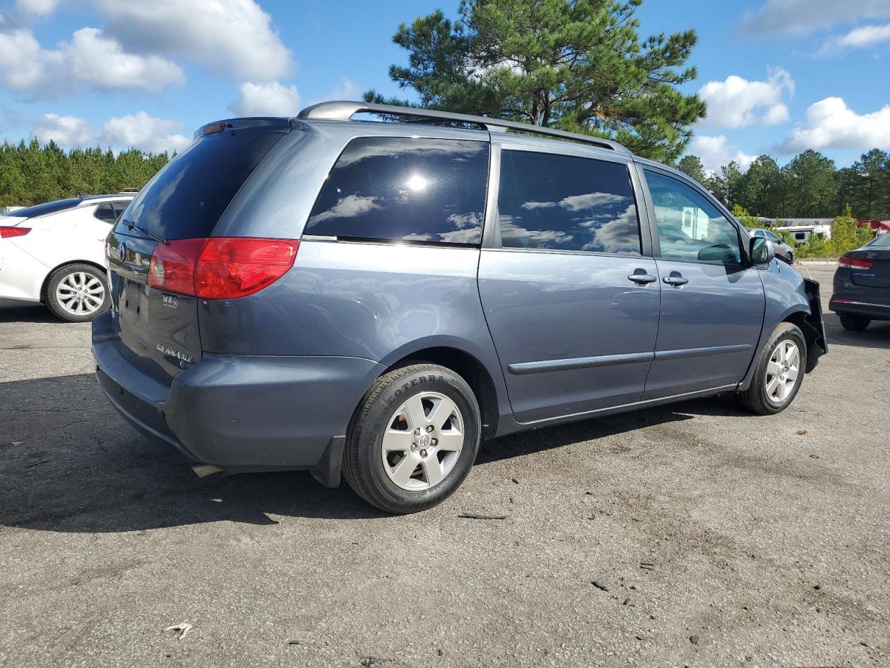 2010 TOYOTA SIENNA