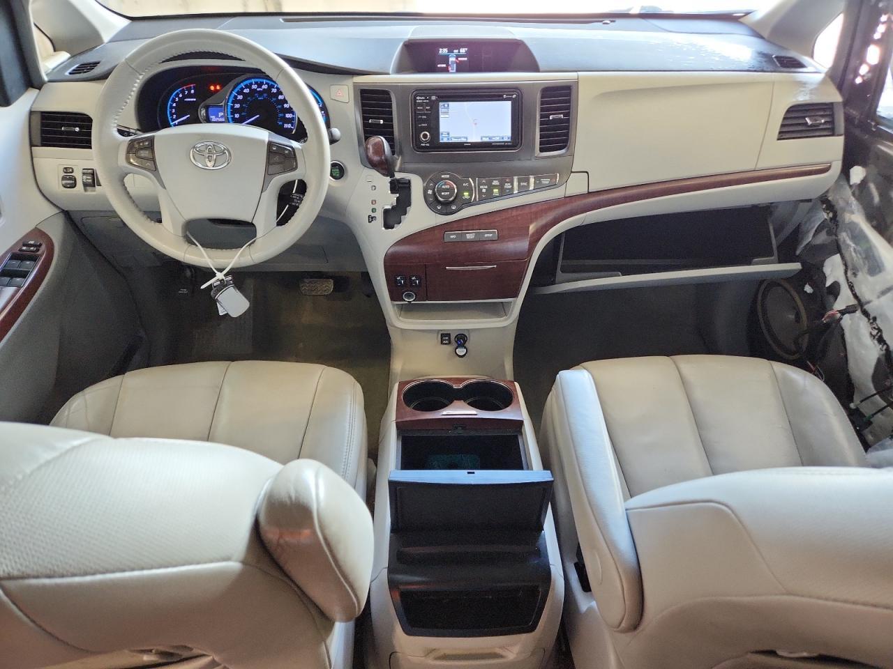 2013 TOYOTA SIENNA