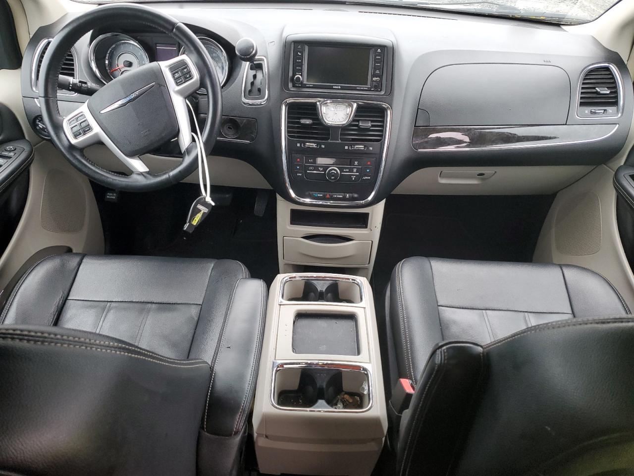 2016 CHRYSLER Town & Country