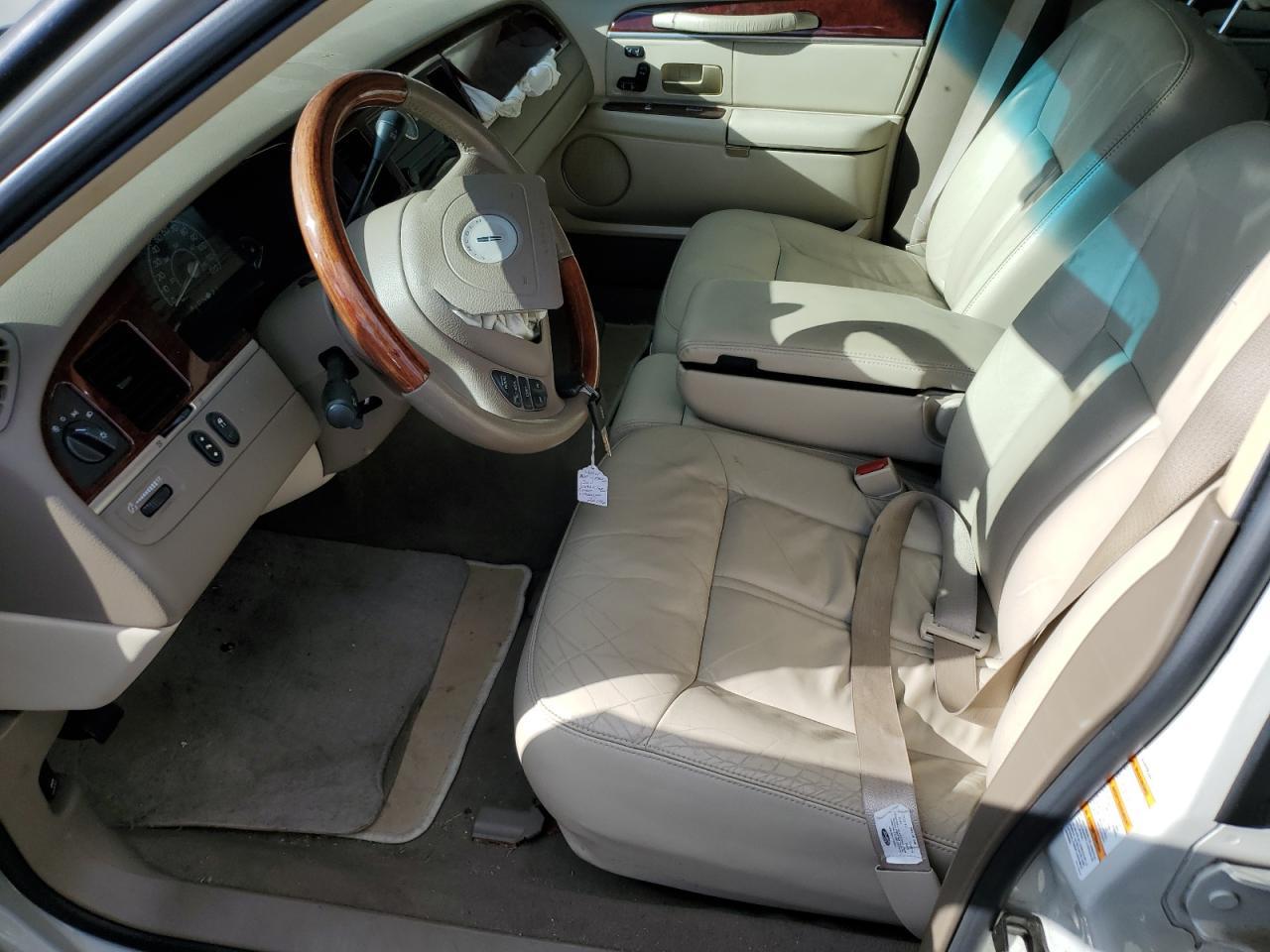2004 LINCOLN Town Car