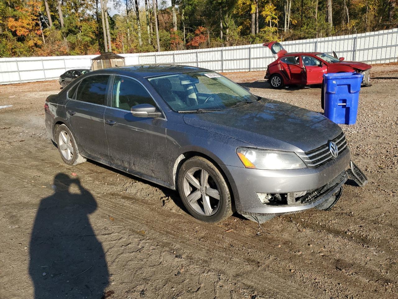 2013 VOLKSWAGEN Passat
