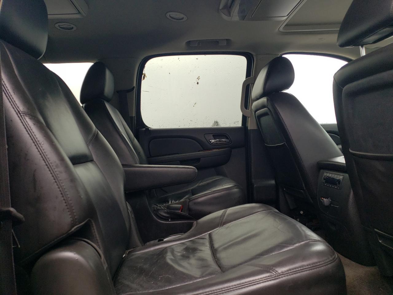 2011 CHEVROLET Suburban
