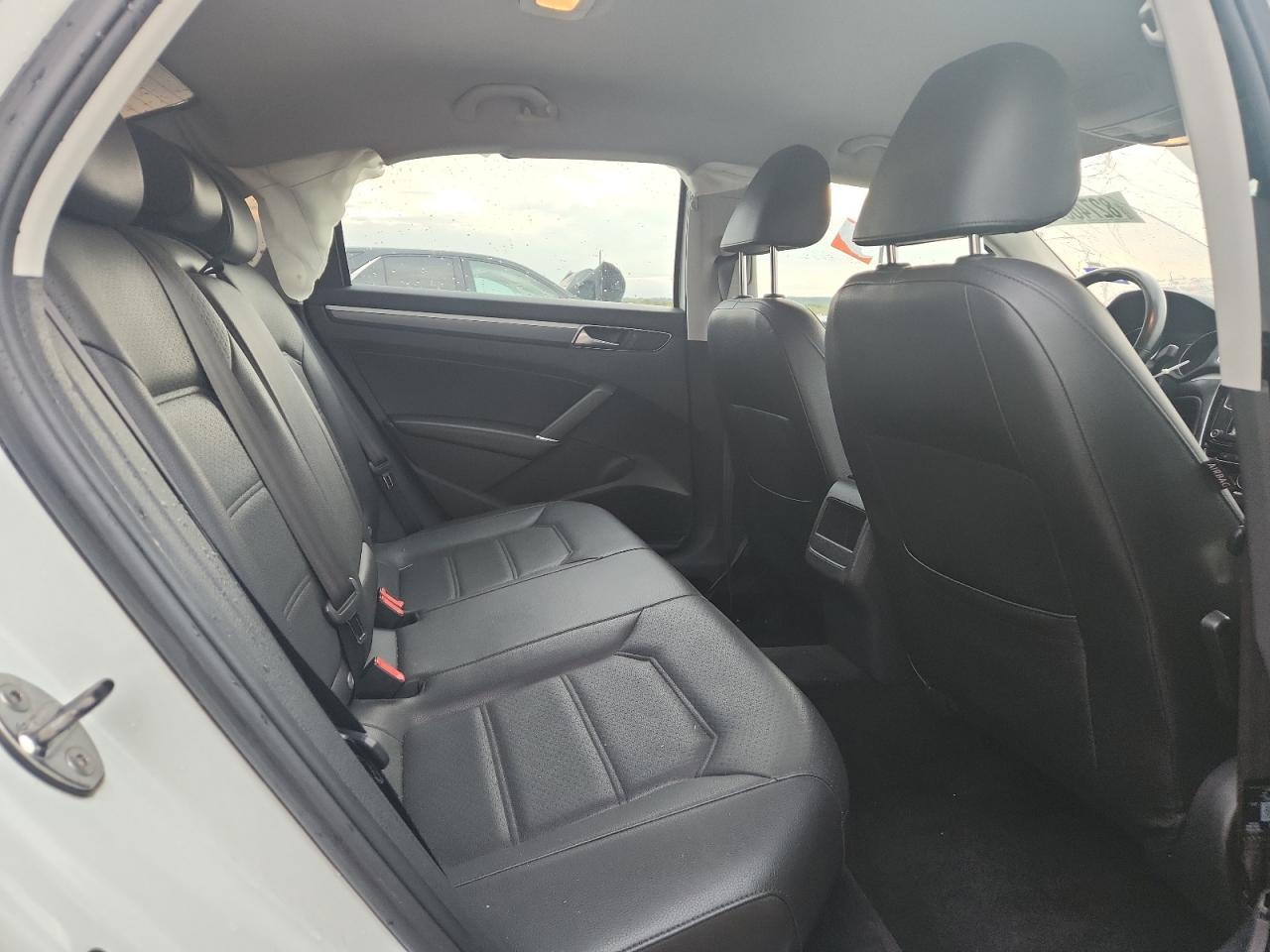 2017 VOLKSWAGEN Passat