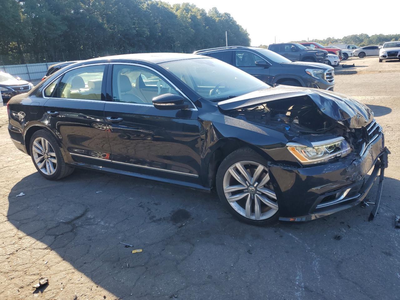 2017 VOLKSWAGEN Passat