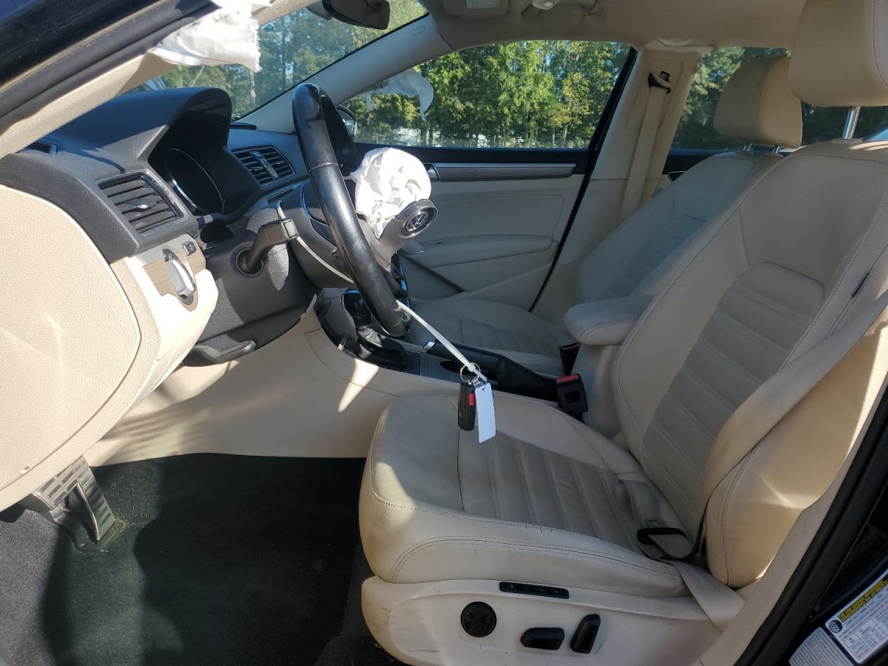 2017 VOLKSWAGEN Passat