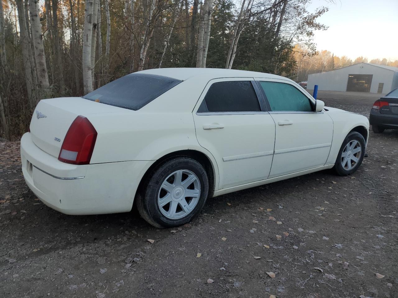 2005 CHRYSLER 300