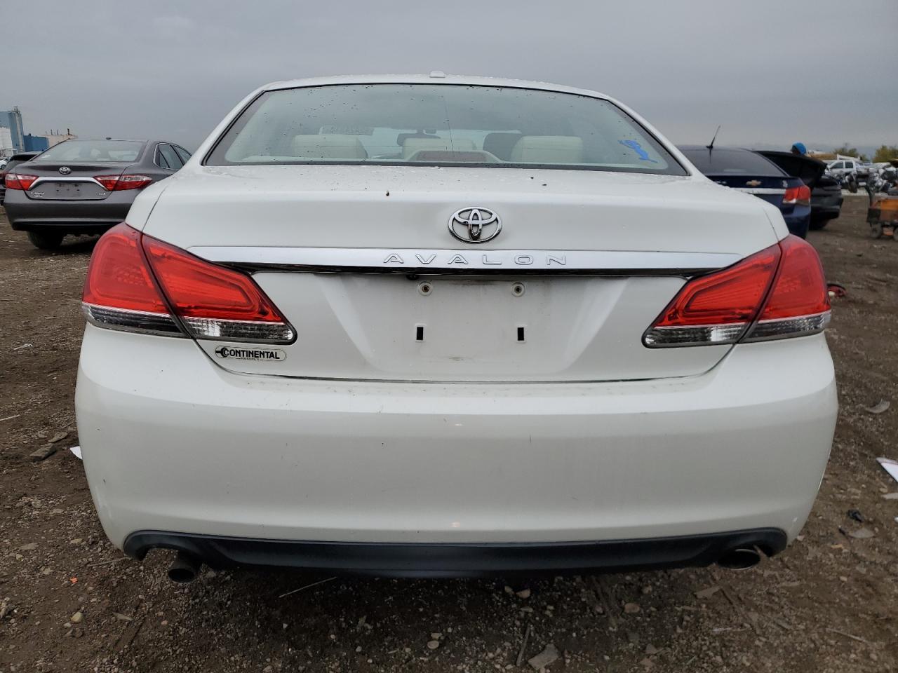 2011 TOYOTA Avalon