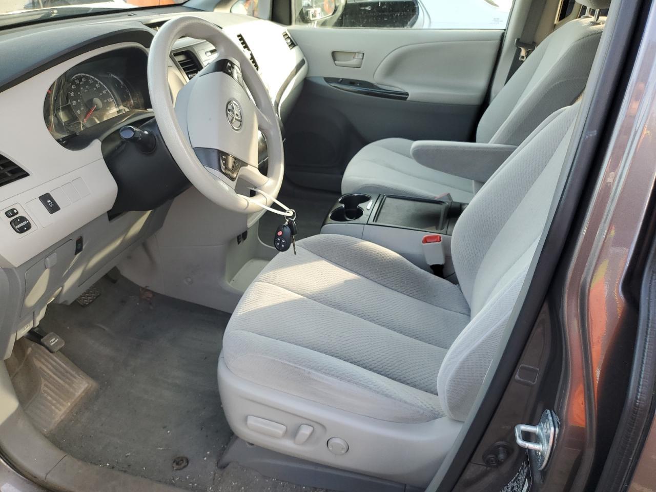 2013 TOYOTA SIENNA