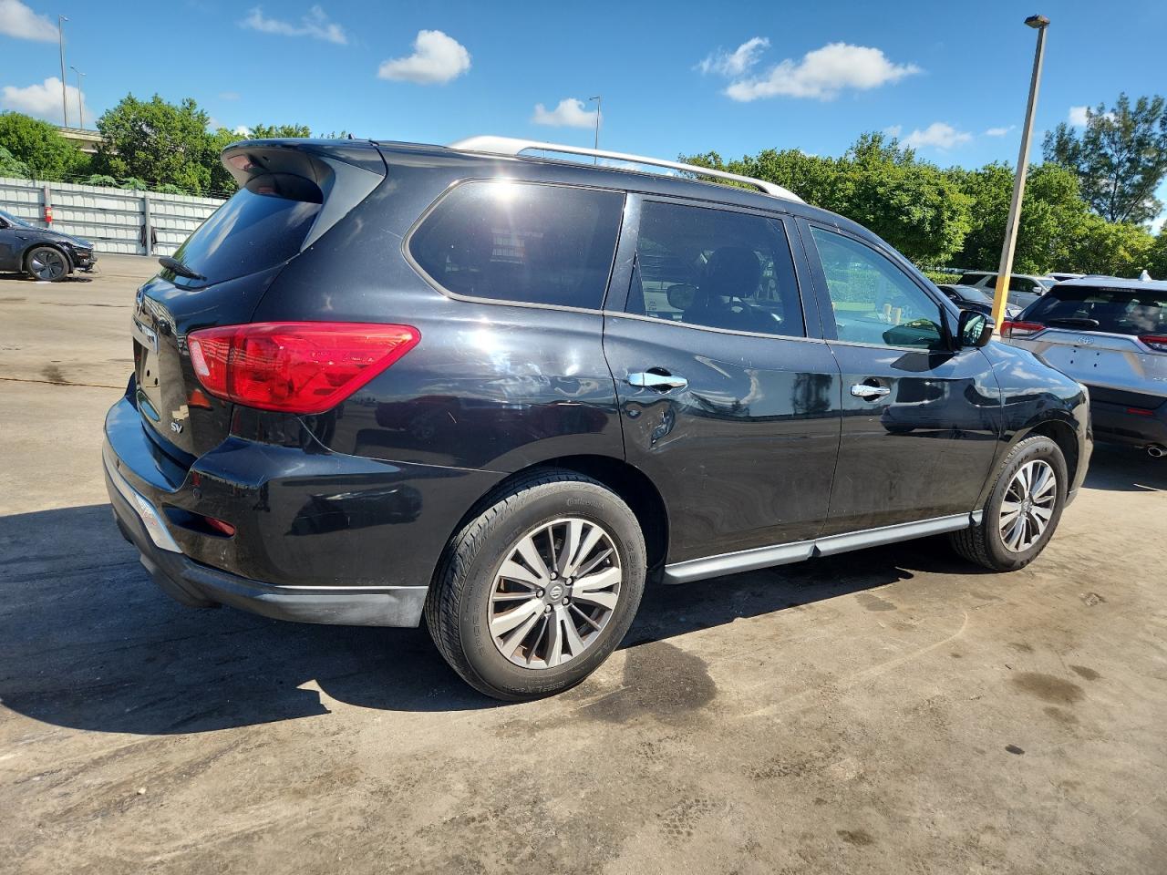 2017 NISSAN PATHFINDER