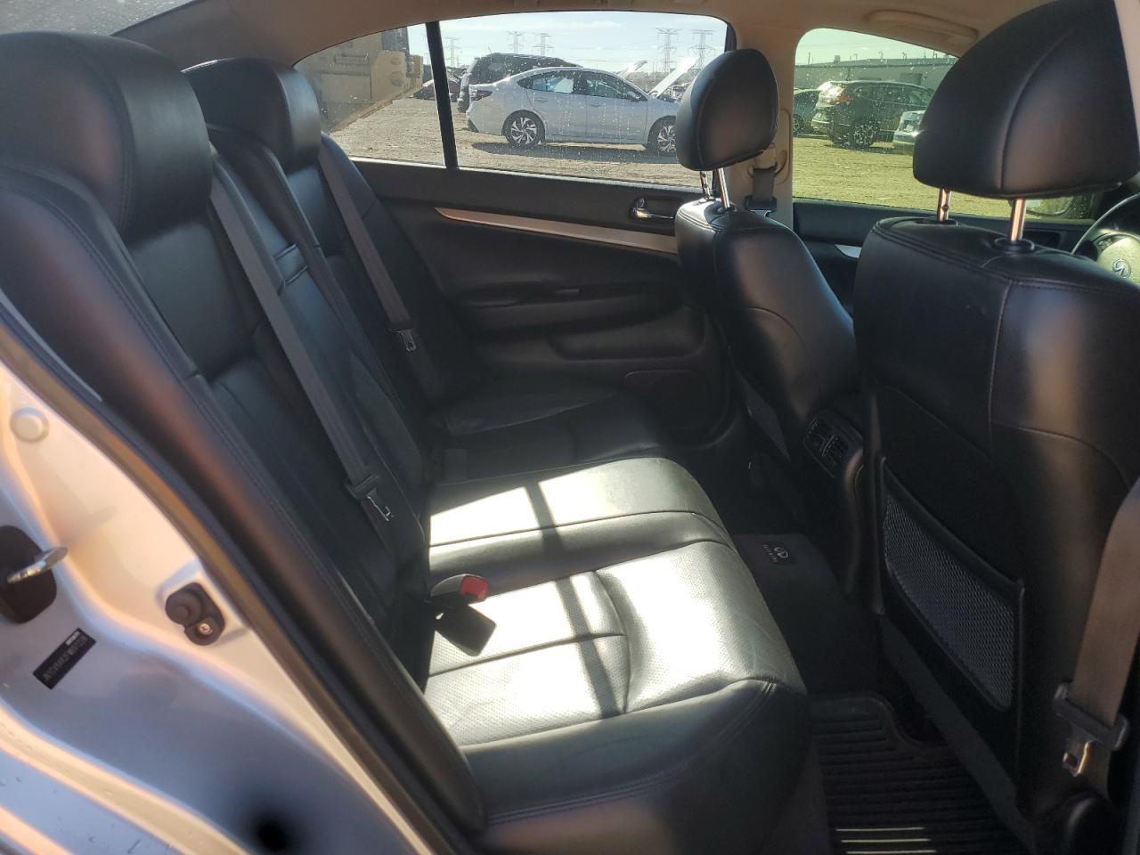 2015 INFINITI Q40