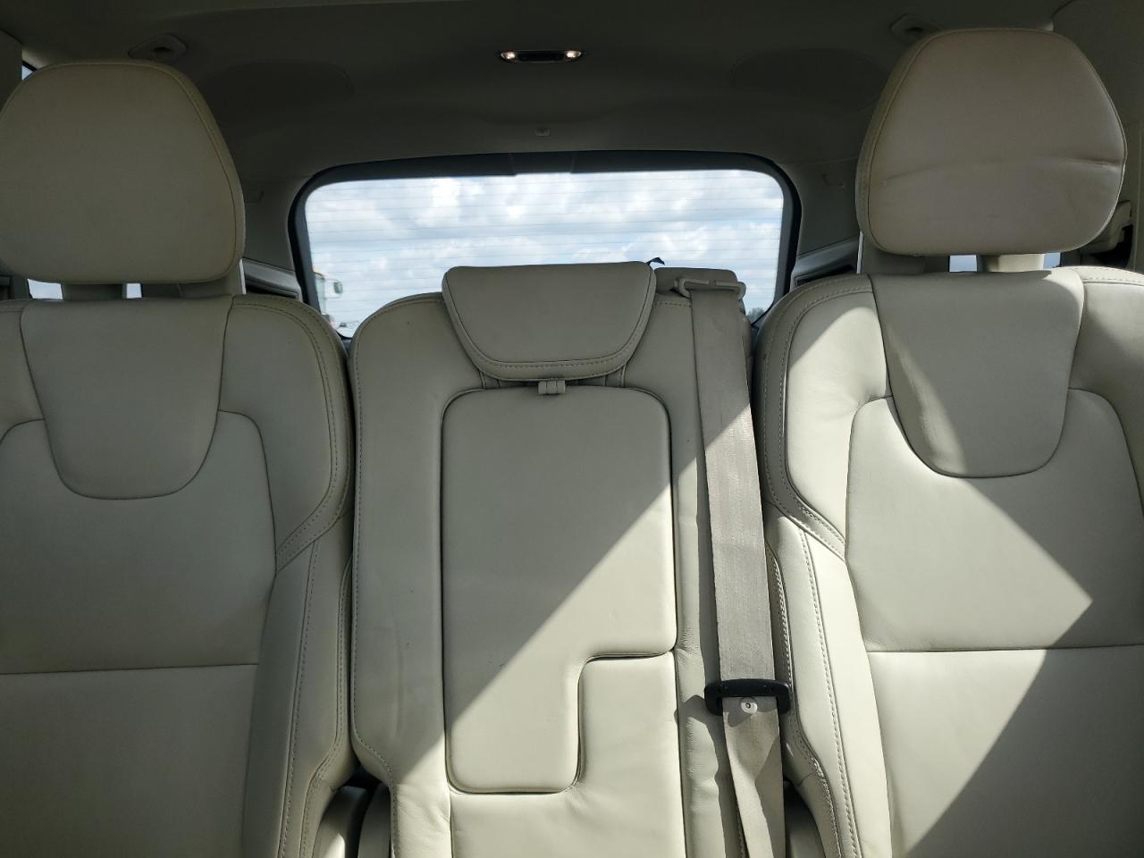 2022 VOLVO XC90
