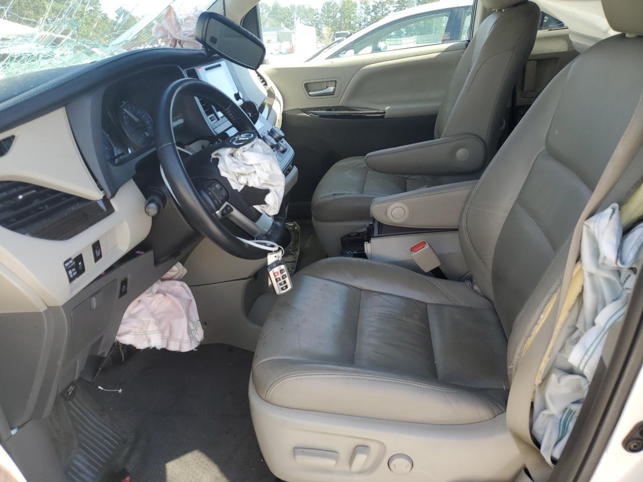 2016 TOYOTA SIENNA