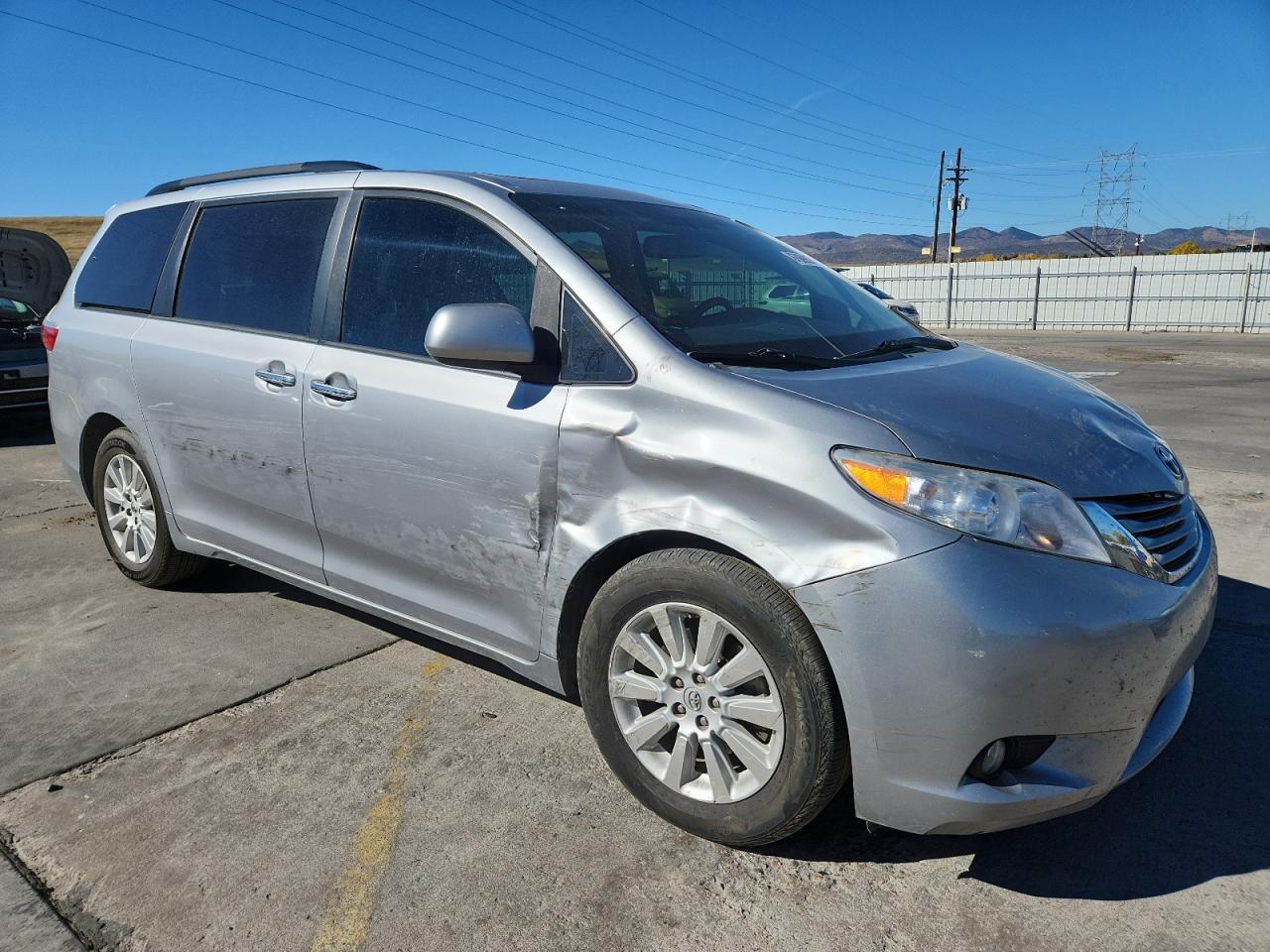 2015 TOYOTA SIENNA