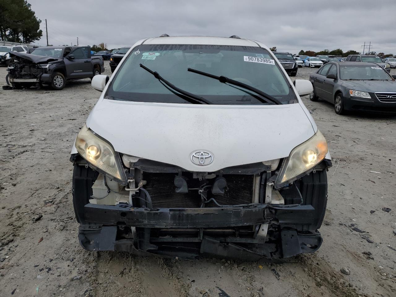 2011 TOYOTA SIENNA
