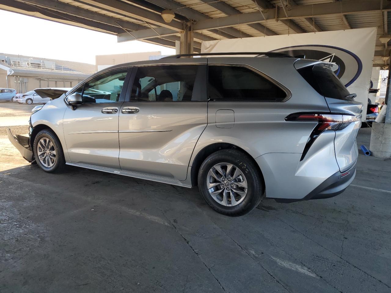 2024 TOYOTA SIENNA